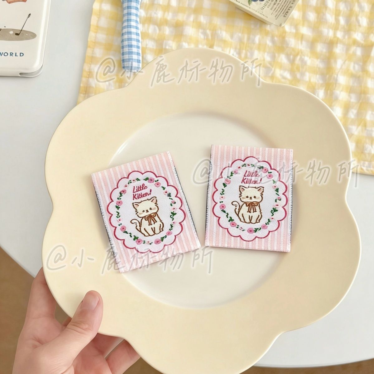 Korean Style Floral Cat with B - Winter Clothing Label 评论和价格